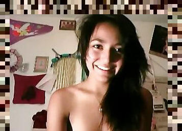 Sweet webcam teen displays her entire body