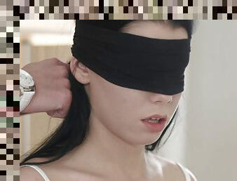 Blindfolded teen having a twat-banging session with an experienced guy