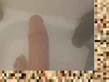 Jerking off my cock in the shower ????