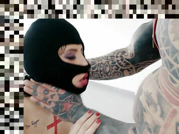 Masked tattooed goth slut gets a rough throat and pussy fuck