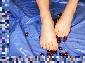 Man Toes VS Grapes Stroke and Crush