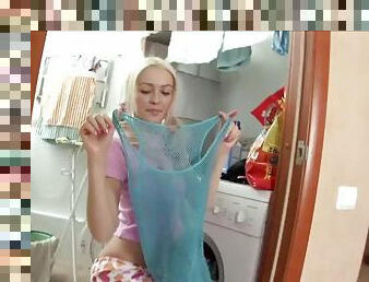 Girl finds a useful toy in the bathroom and puts it to good use