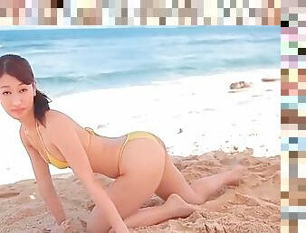 Skinny Japanese hottie in bikini on the beach