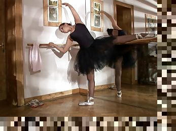 Aleska Diamond fingers her pussy in a ballet class