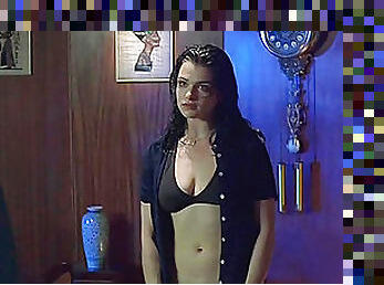 Rachel Weisz shows her pussy in one of her movie scenes
