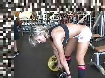 Well-shaped sexy babe with big bobs is exersising in the gym and maturbates