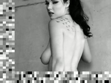 Elizabeth Marxs shows her big natural tits at Playboy photo shoot