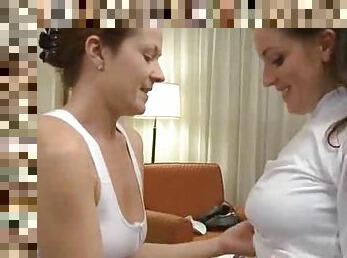 Cute girl get naked in hotel to eat pussy