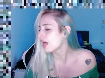 Sexy Brazilian blonde Giulia tongue fluttering Asmr