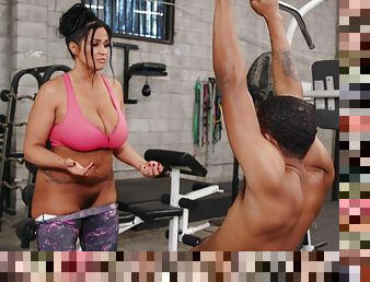 Personal trainer Kailani Kai with big tits gets her daily dose of BBC