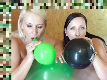 Deutscher Ballon dreier FFM mit 2 Fetish amateur Milfs