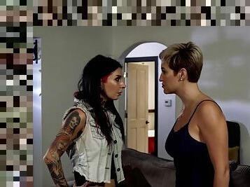 Pussy licking and facesitting are the best things for Joanna Angel