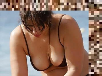 Curvy milf with great cleavage at the beach