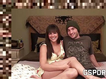 Esta pareja amatour va a hacer su primer video porno