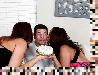 Latinas celebrate his birthday with a threesome free for all