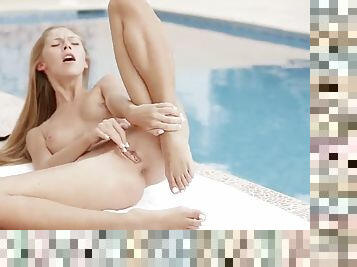 Slim russian cutie fingers her pussy in the pool