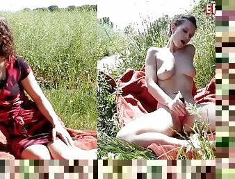 Ersties - Anika masturbiert mit einem Vibrator auf der Sommerwiese