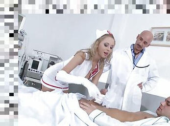 blonde nurse Mandy Dee enjoys double penetration in the hospital