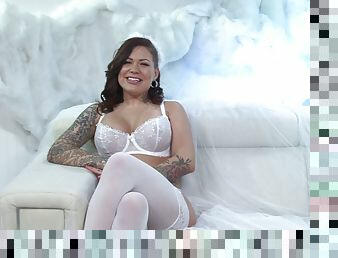 Tattooed pornstar shows off her big boobs and shaved cunt in solo clip