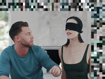 Morning pleasures for blindfolded girlfriend Diana Grace who loves cock
