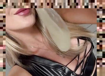 tettone, ragazze-giovani, pornostar, seghe, spruzzi-di-sperma, pov, sperma, bionde, bukkake, feticci