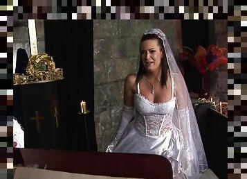 Big booty bride fucks on her wedding day like a slut