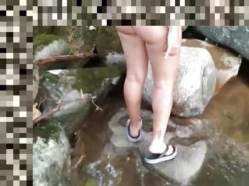 Follar al aire libre en el rio con mi hermanastra latina y creampie en su coño estrecho