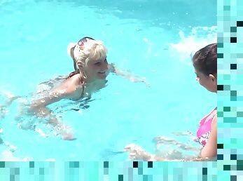 Mature blonde eating out the pussy of her younger friend at the pool