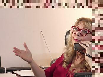 Slutty boss Nina Hartley wants to be fucked by a younger assistant