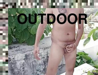 Pinoy daddy jerks off outdoors