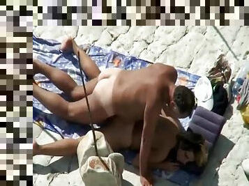 Old guy rims and fucks his lady on the beach