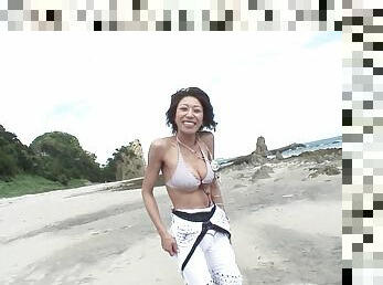 Amateur outdoors video of a mature Japanese wife giving head