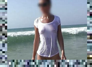 Sexy teen girls get nude at beach