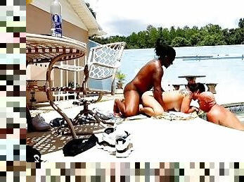 azjatyckie, duże-cycki, masturbacja, mamuśki, gwiazda-porno, wytrysk, kamera, plaża, podglądanie, basen