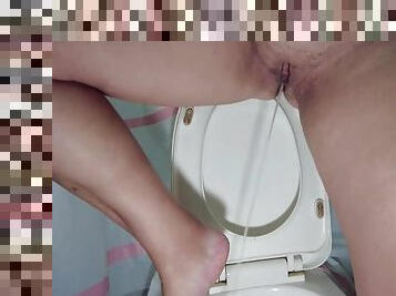 Mature Whore Peeing In Motel Toilet 5 Min