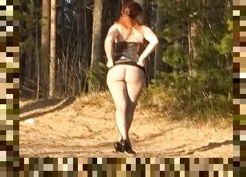 en-plein-air, collants, public, amateur, milf, solo, forêt, clignotant, jambes, minijupe