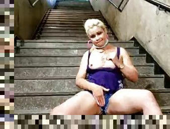 Sol29x this naughty blonde shows off in the middle of a public square